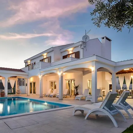 Semesterbostad Four-bedroom Holiday In