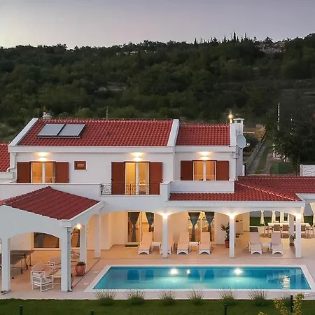 Four-bedroom Holiday In Semesterbostad Šestanovac