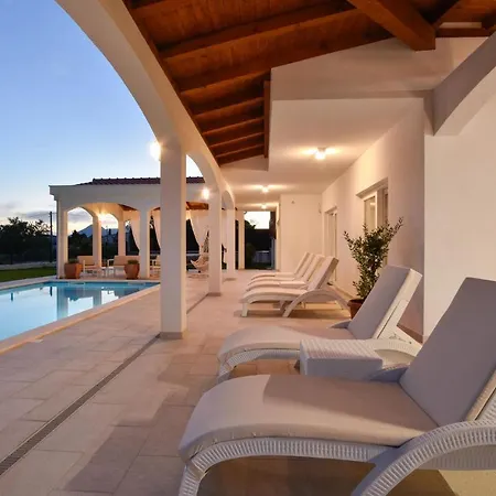 Four-bedroom Holiday In Semesterbostad