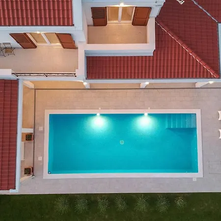 Semesterbostad Four-bedroom Holiday In