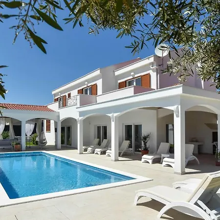 Four-bedroom Holiday In