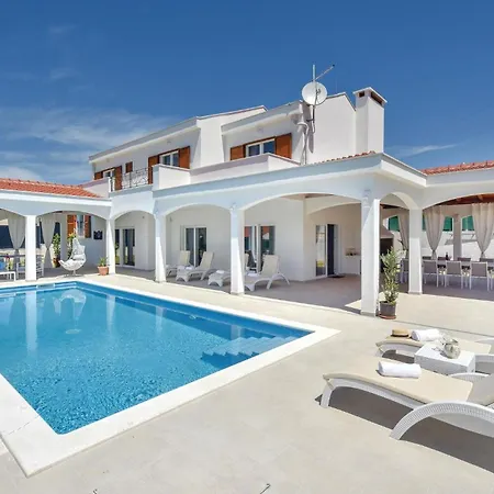 Awesome Home In Sestanovac Casa de Férias *