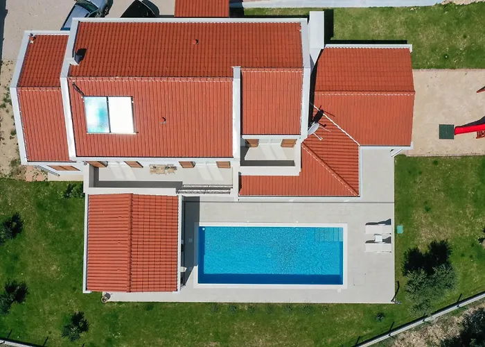 Casa de Férias Awesome Home In Sestanovac