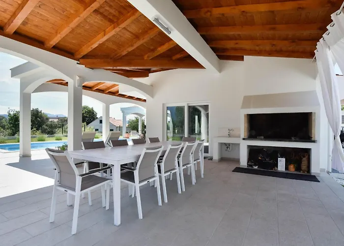 Casa de Férias Awesome Home In Sestanovac Šestanovac