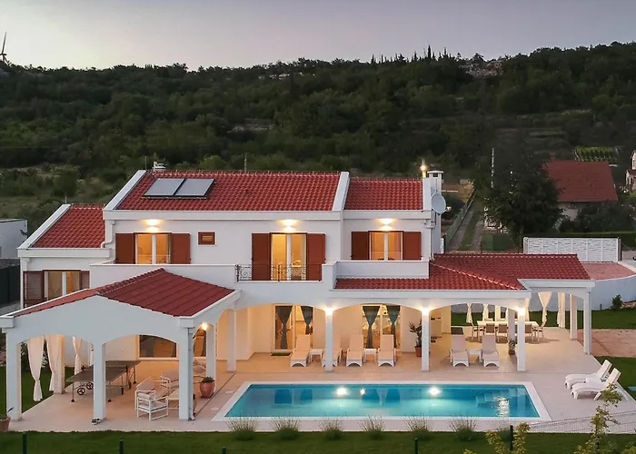 Awesome Home In Sestanovac Šestanovac