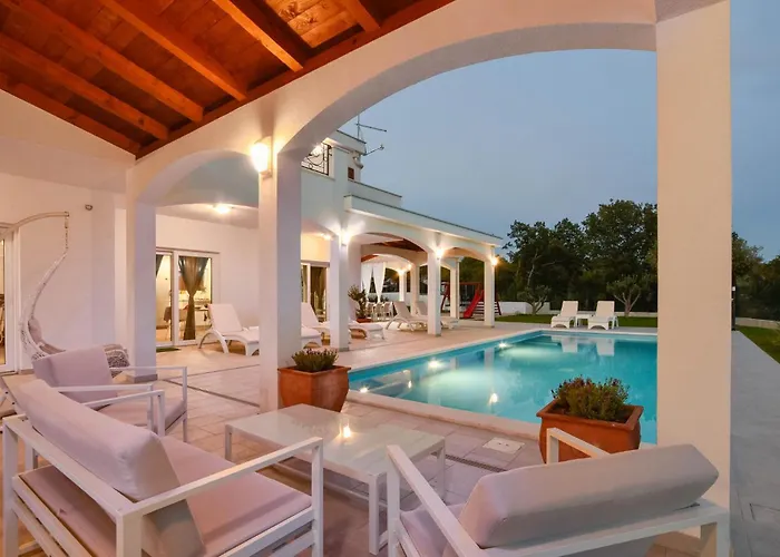 Awesome Home In Sestanovac * Šestanovac